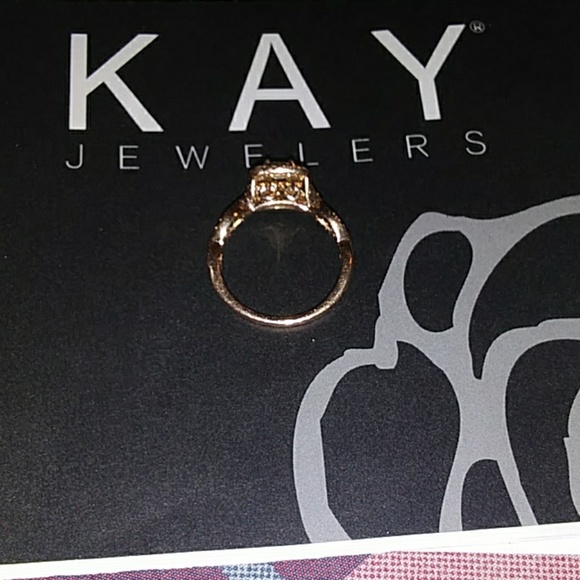 Engagement ring - Picture 4 of 4